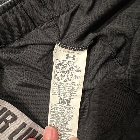 Women's athletic shorts - Picture 2 of 3